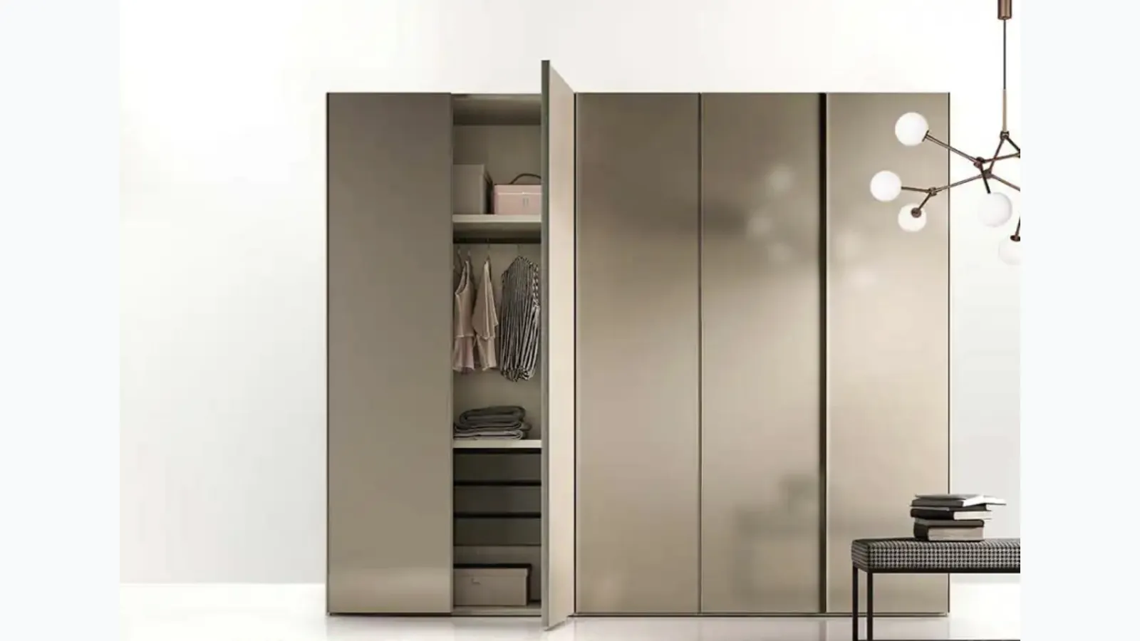Armadio con ante battenti in vetro bronzo Levante B374 di Moretti Compact Giorno Notte