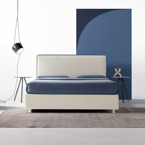Letto semplice e lineare in tessuto con testiera Acquamarina di Nefi Italia