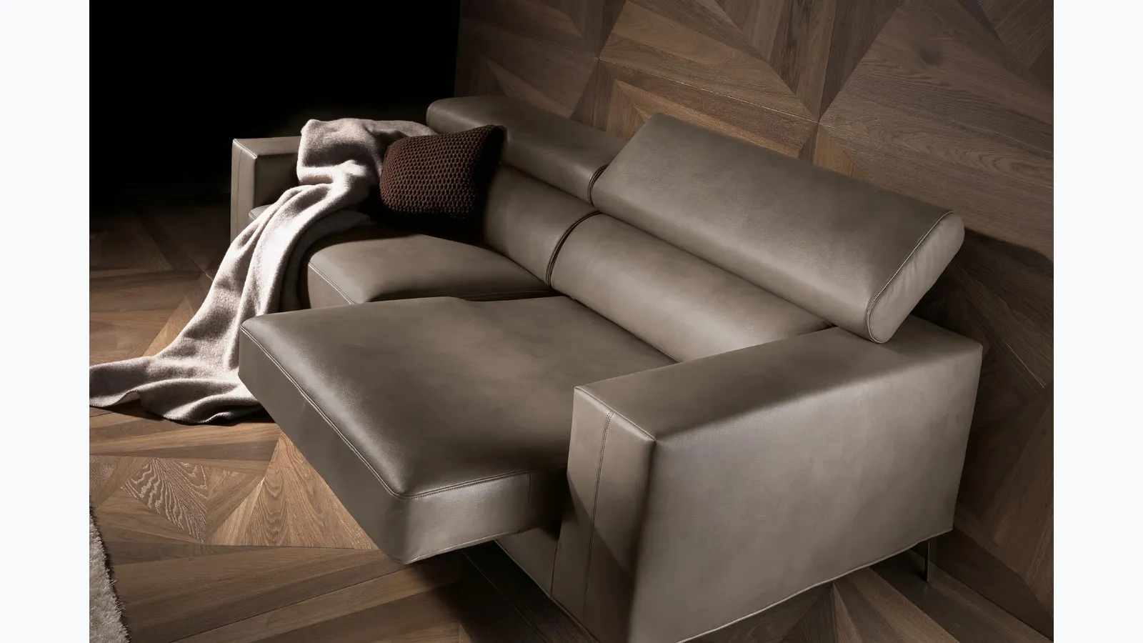 Divano lineare in pelle con seduta relax Ritmo di Dhome