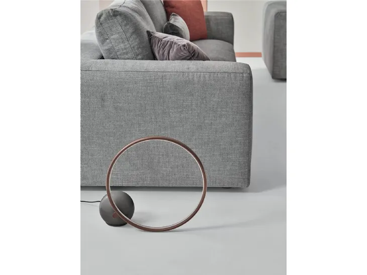Lampada Circle da Tavolo con base in acciaio laccato antracite e struttura in laccato ottone scuro di Bontempi