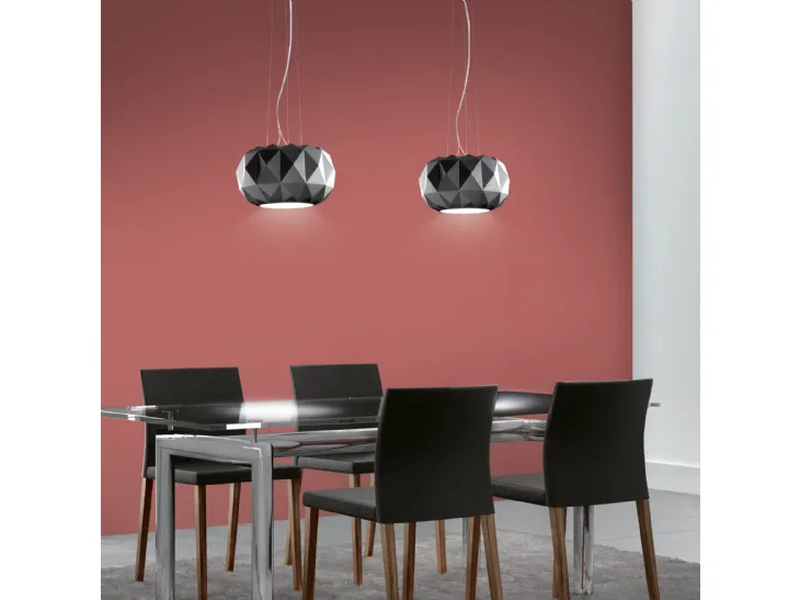 Lampada Deluxe in soggiorno con parete colorata
