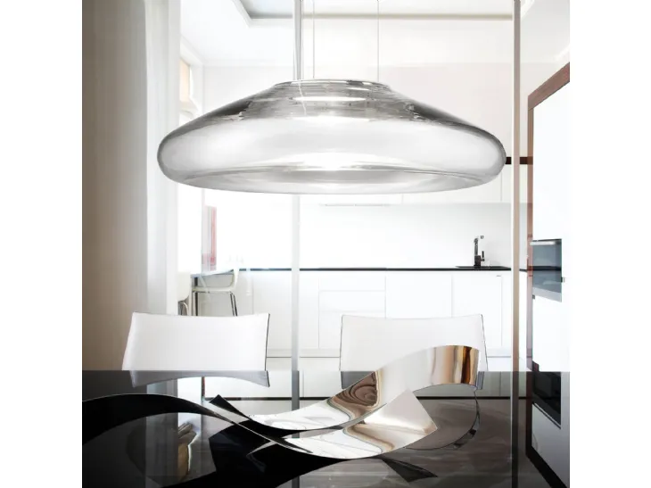 Lampada a sospensione Keyra con diffusore in vetro soffiato trasparente di Leucos