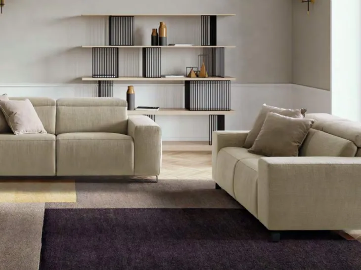 Divano lineare con movimento relax in tessuto Sebastian di Le Comfort