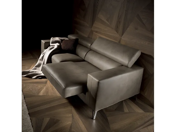 Divano in pelle lineare con sedute relax estraibili Ritmo di Dhome