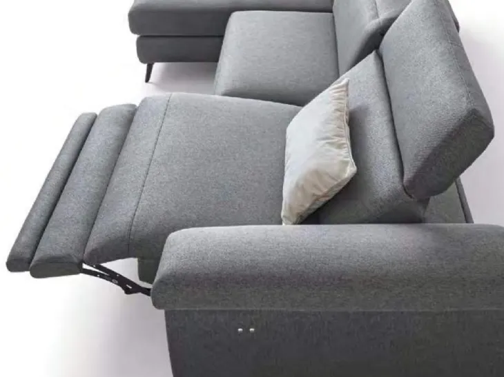 Divano con movimento relax in tessuto Zeno di Le Comfort