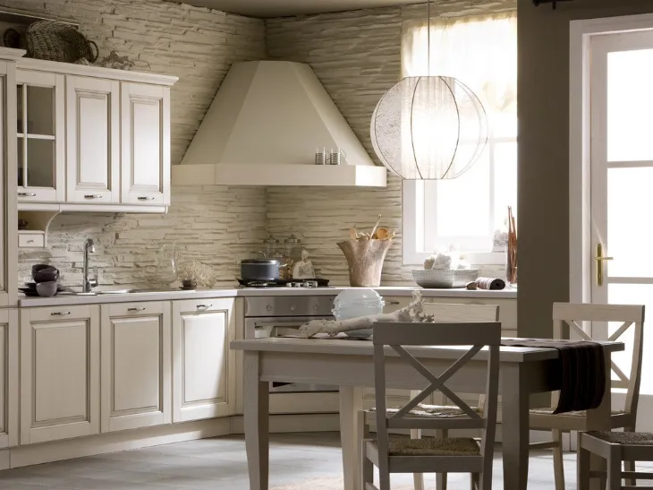 Cucina Classica lineare Memory in legno laccato Bianco antico di Veneta Cucine