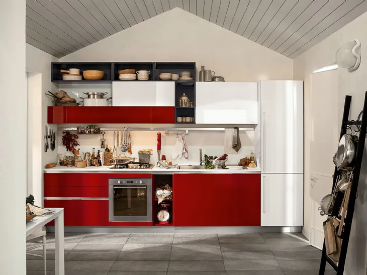 Cucina moderna in laccato rosso e bianco Like di Veneta Cucine