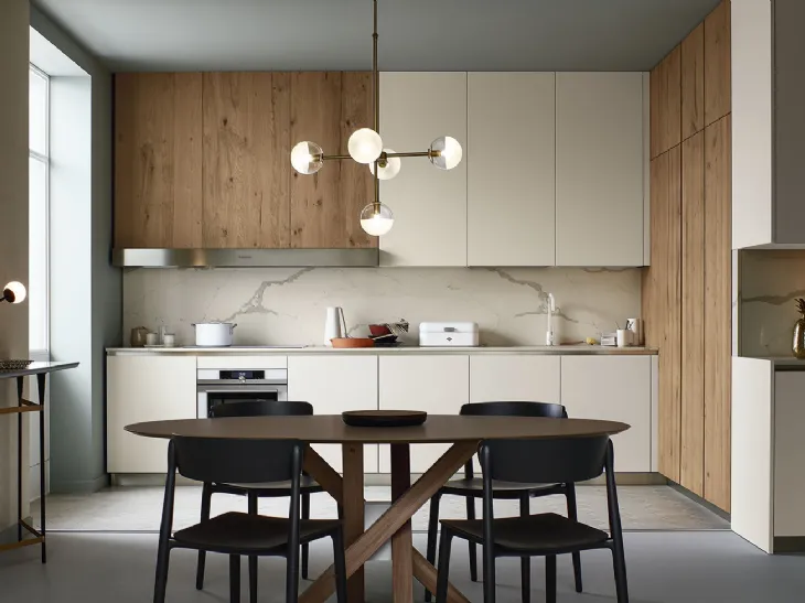 Cucina Moderna lineare Lounge in Fenix Bianco Kos e Rovere nodoso chiaro di Veneta Cucine