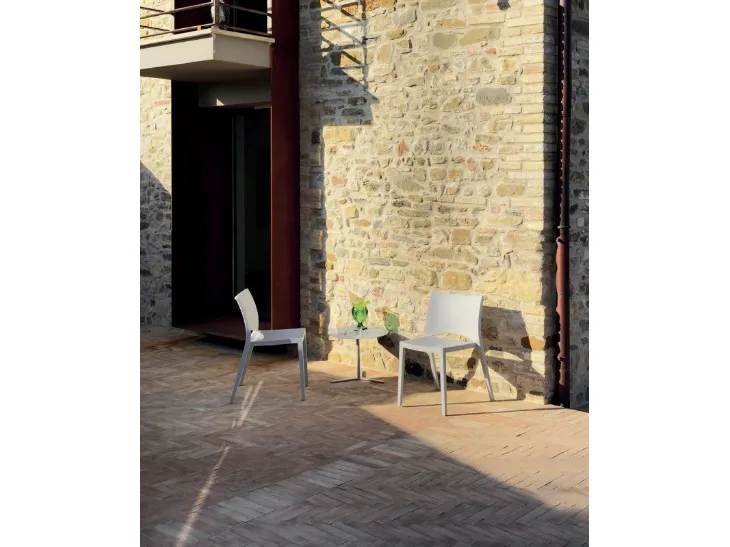Sedia impilabile Aqua Outdoor con struttura integrale in polipropilene di Bontempi