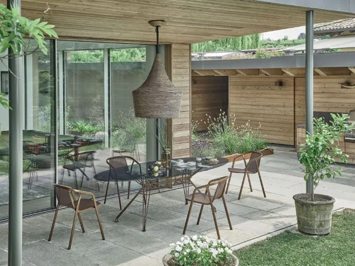 Tavolo da giardino Sander Outdoor in cristallo con struttura in acciaio laccato di Bontempi